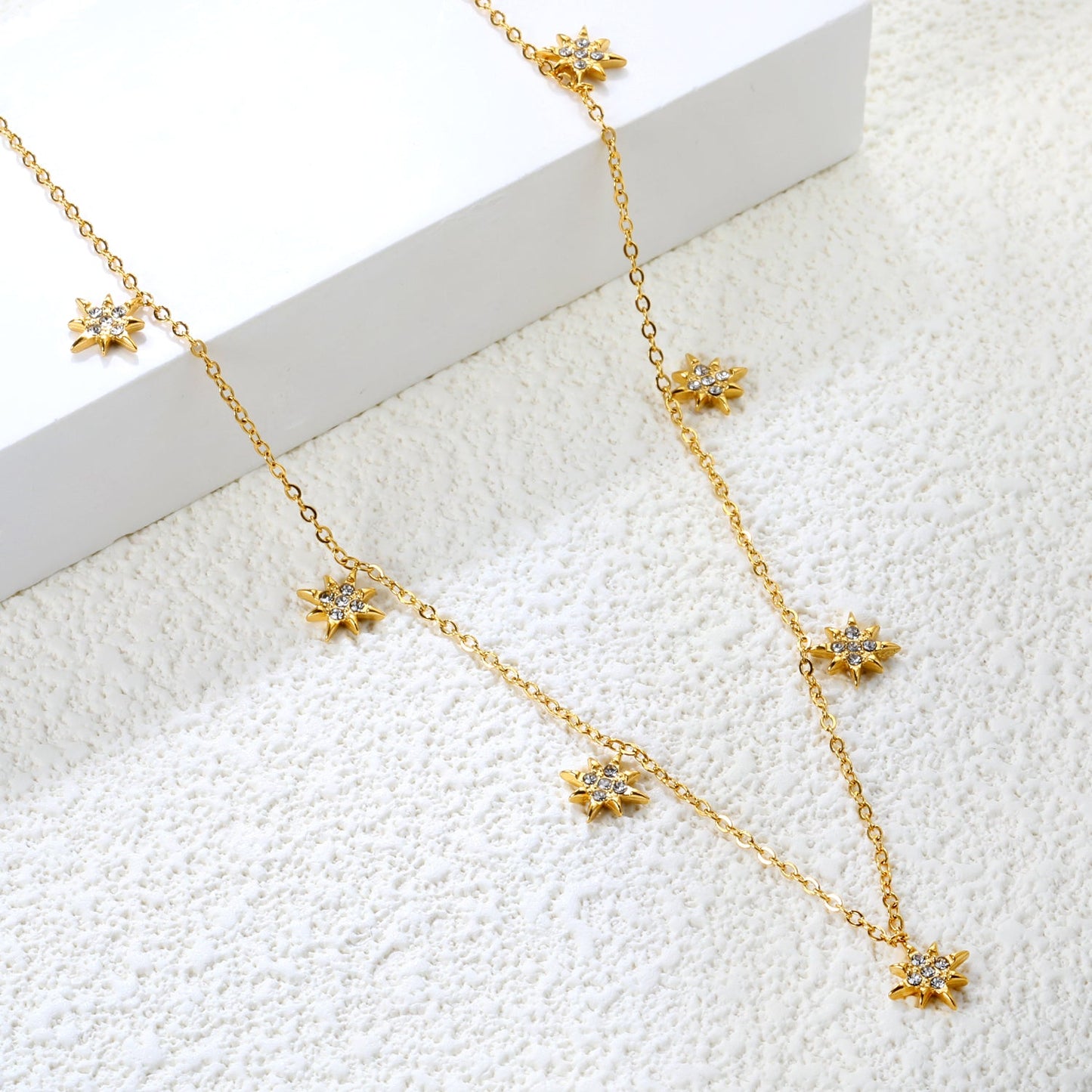 7.7 x 8.5 mm eight-pointed star accessory (5 white zirconia stones) 0.3 cross chain 40+5 cm + 6 mm round pendant necklace gold
