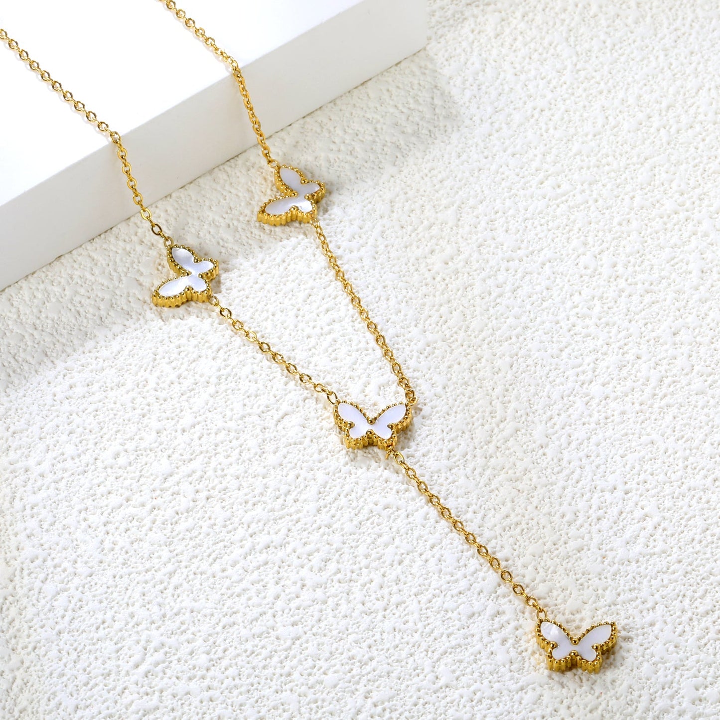 12.5*9mm 4 Butterfly Green/Black/White/Red Shell Pendant Necklace 43+5cm+3*10.3mm Square Plaque Necklace Golden