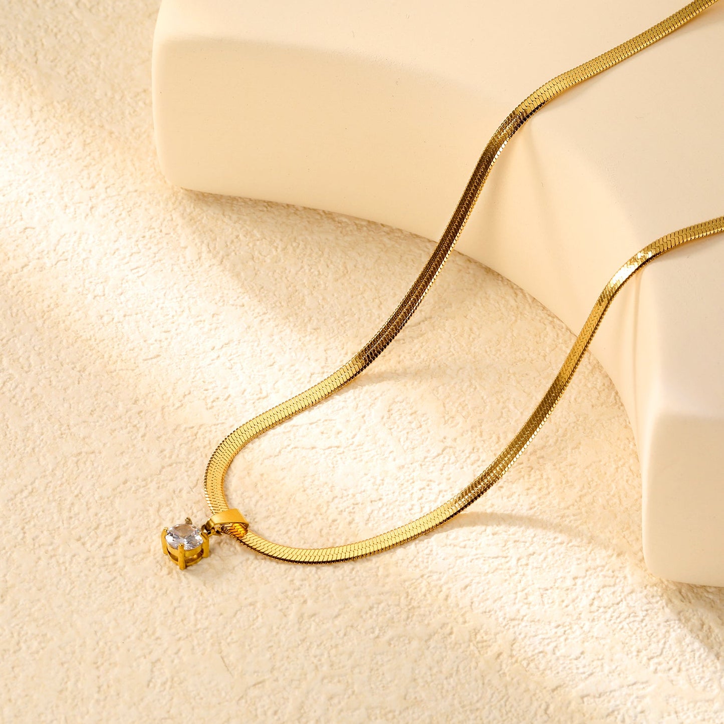 5.9 mm round white diamond pendant, 3.2 mm blade chain 40 + 5 cm + 6 mm round tail tag necklace, gold