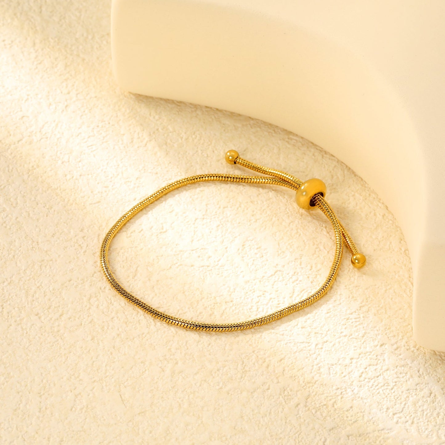 4.6*8.9mm Hollow Round Live Clasp 23cm Bracelet Golden