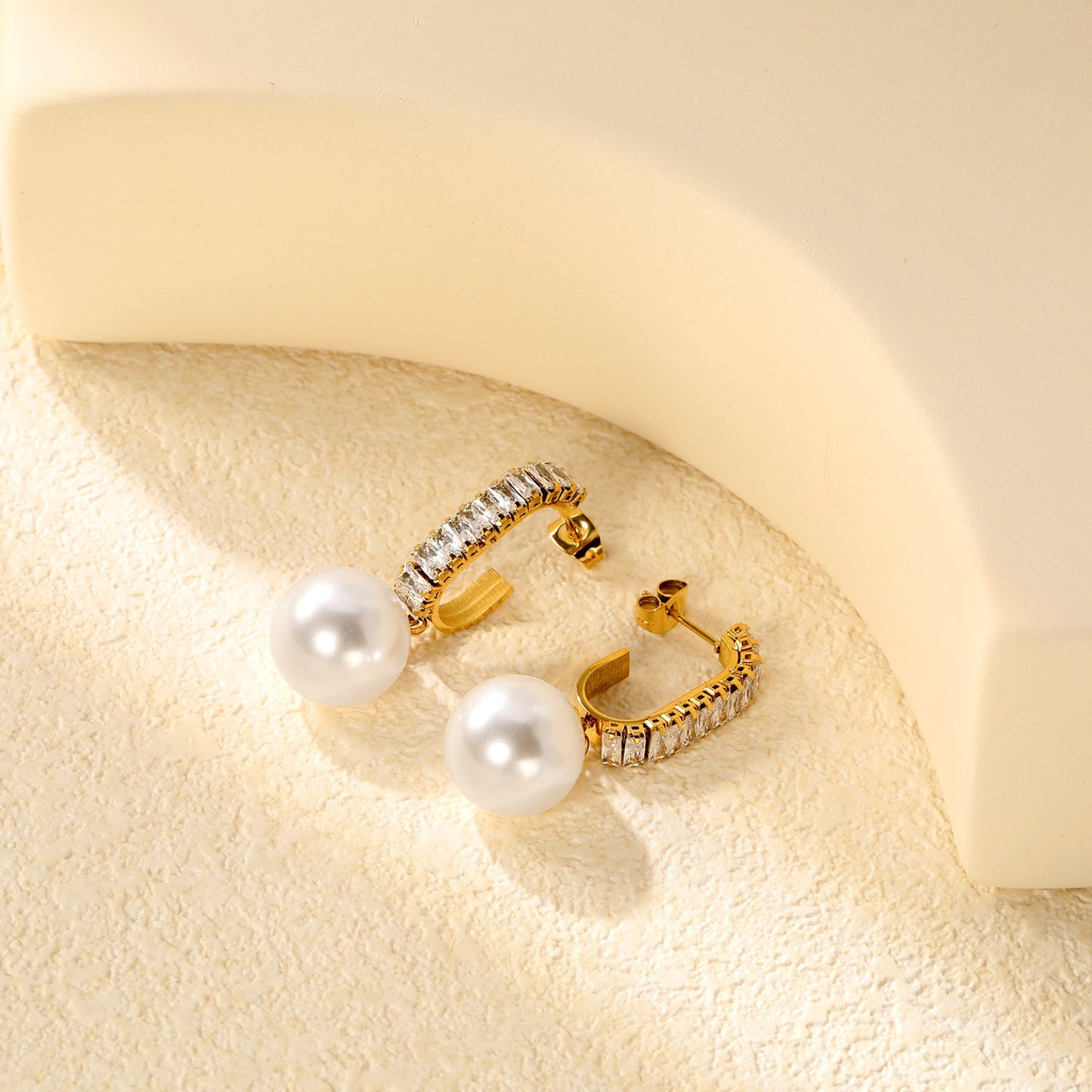 13.9mm imitation pearl pendant + 4.8*21.6mm C-shaped with white diamonds circle Earrings Golden
