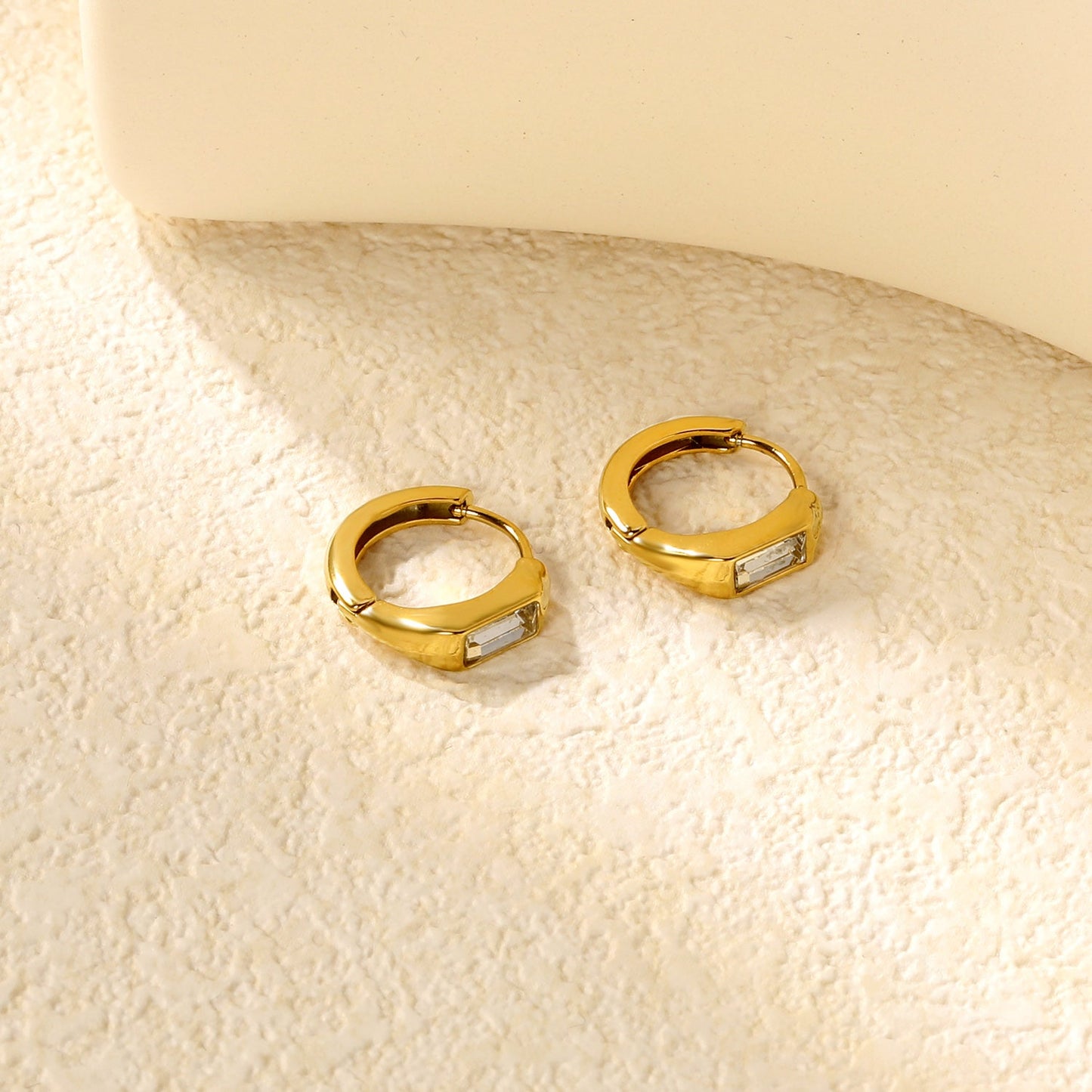 3.5 x 7.7 mm square-shaped imitation white Czech diamond earring, ear hook 2.2 x inner diameter 10 mm, earring, gold color