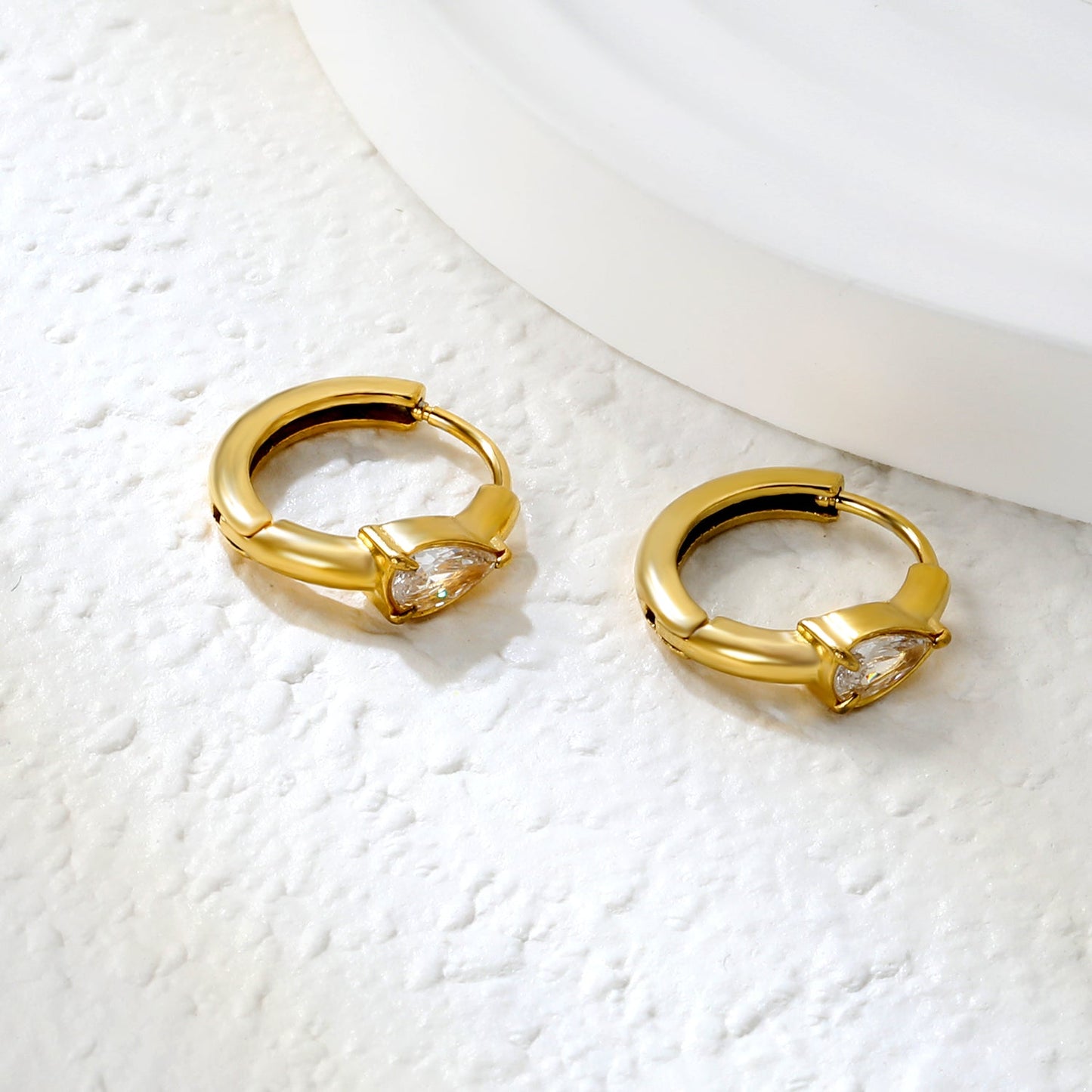 4.8*6.4-6.8mm teardrop shaped three claw white zirconium earrings 2.2-2.5*inner diameter 10-11mm steel color/golden color