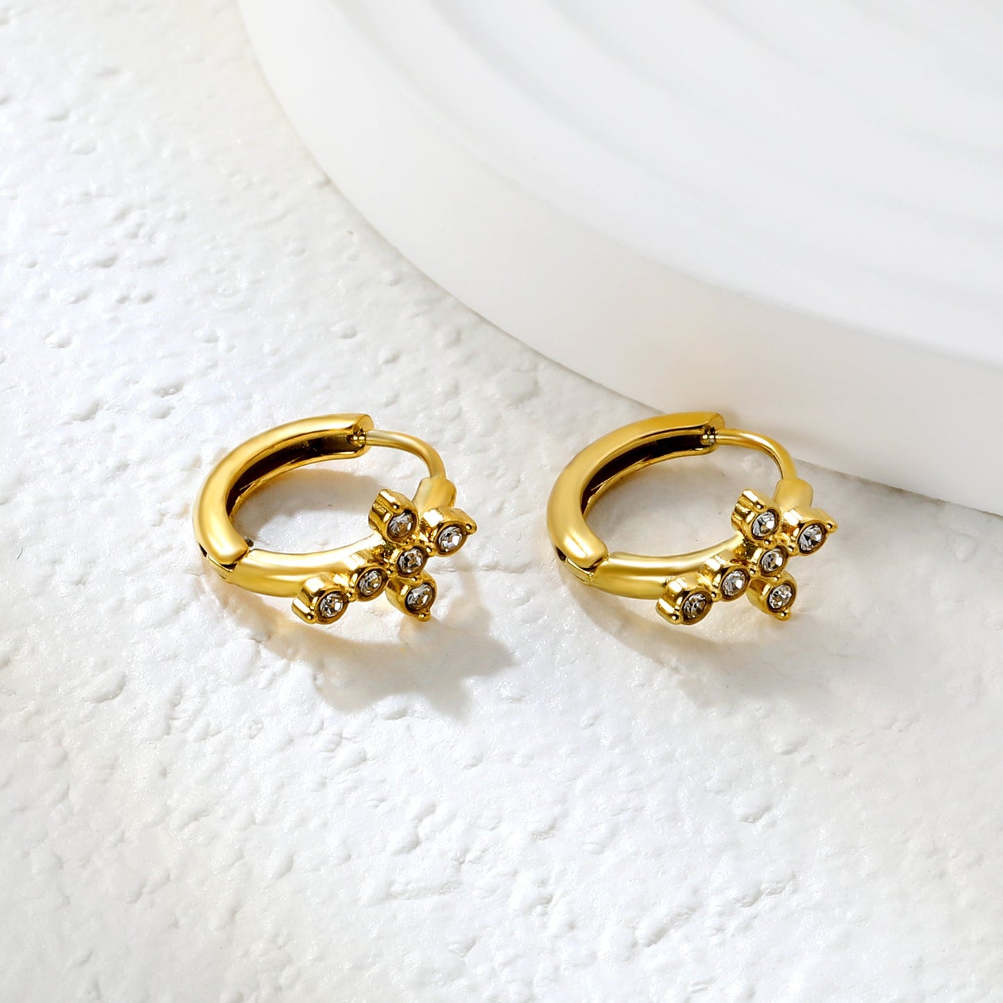 8x10.2mm cross-shaped imitation white Czech diamond earring with a 2.2mm post and a 10mm inner diameter, gold color