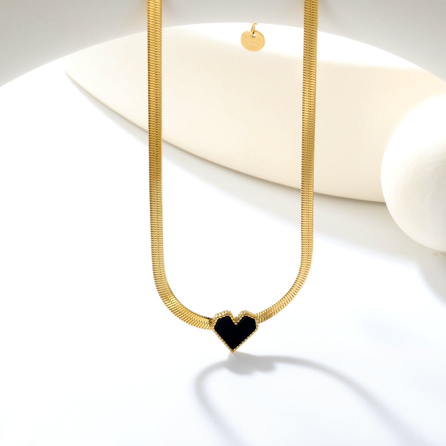 11.5 x 10.6mm Black Heart Pendant 3.3mm Blade Chain 40+5cm x 3mm Round Tag Necklace Gold