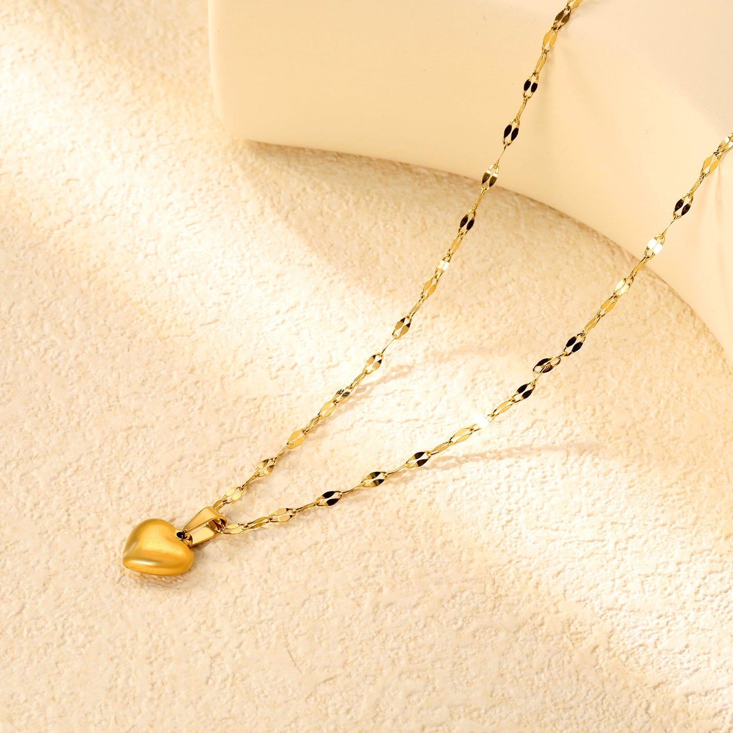 10.6x11mm 3D heart pendant lip chain 40+5cm necklace, gold