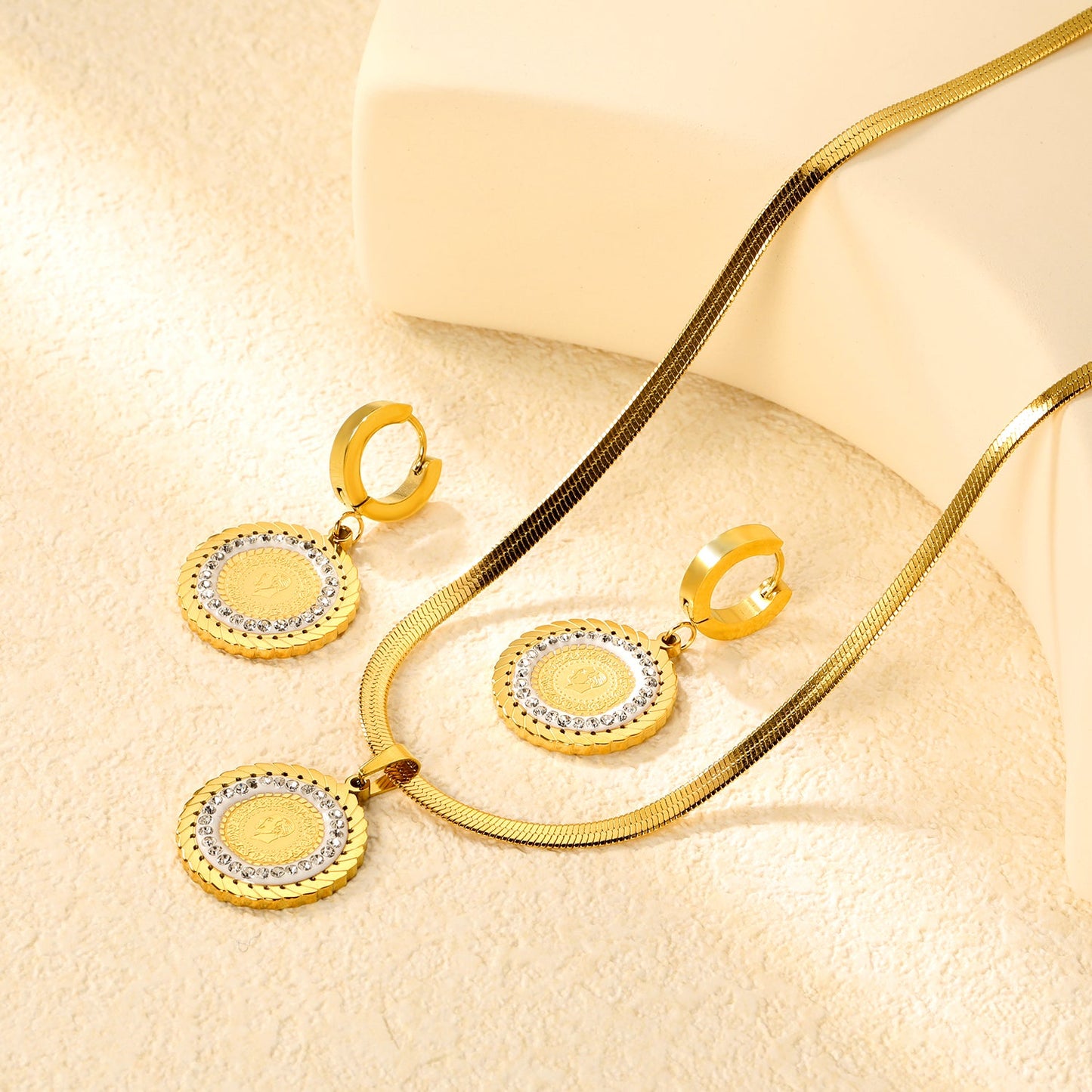 Round Cake Portrait Set Gold Earrings: 20.2mm Pendant: 20.2mm3.2 Push Dense Chain 42+5cm