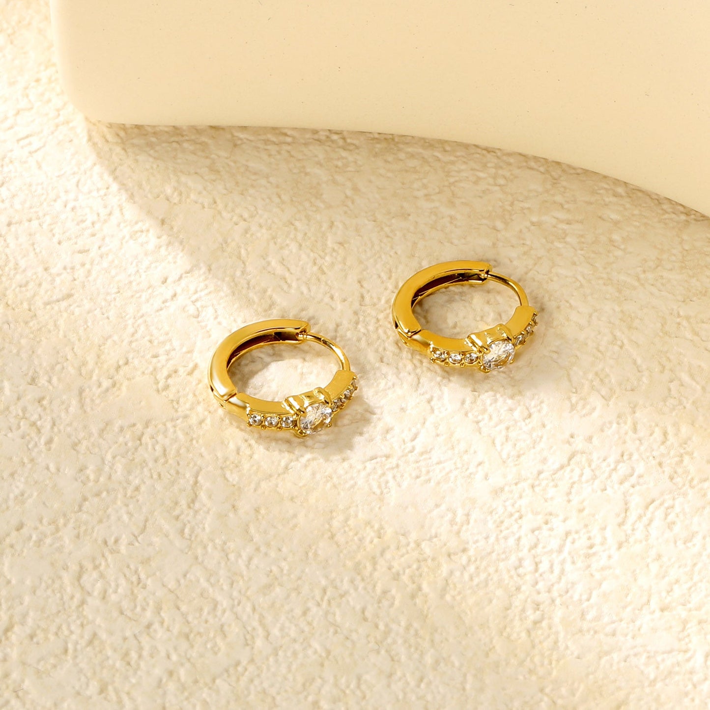 3.6 x 11.5mm round with white zirconia, earring hook 2.2 x inner diameter 10mm, gold-colored earrings