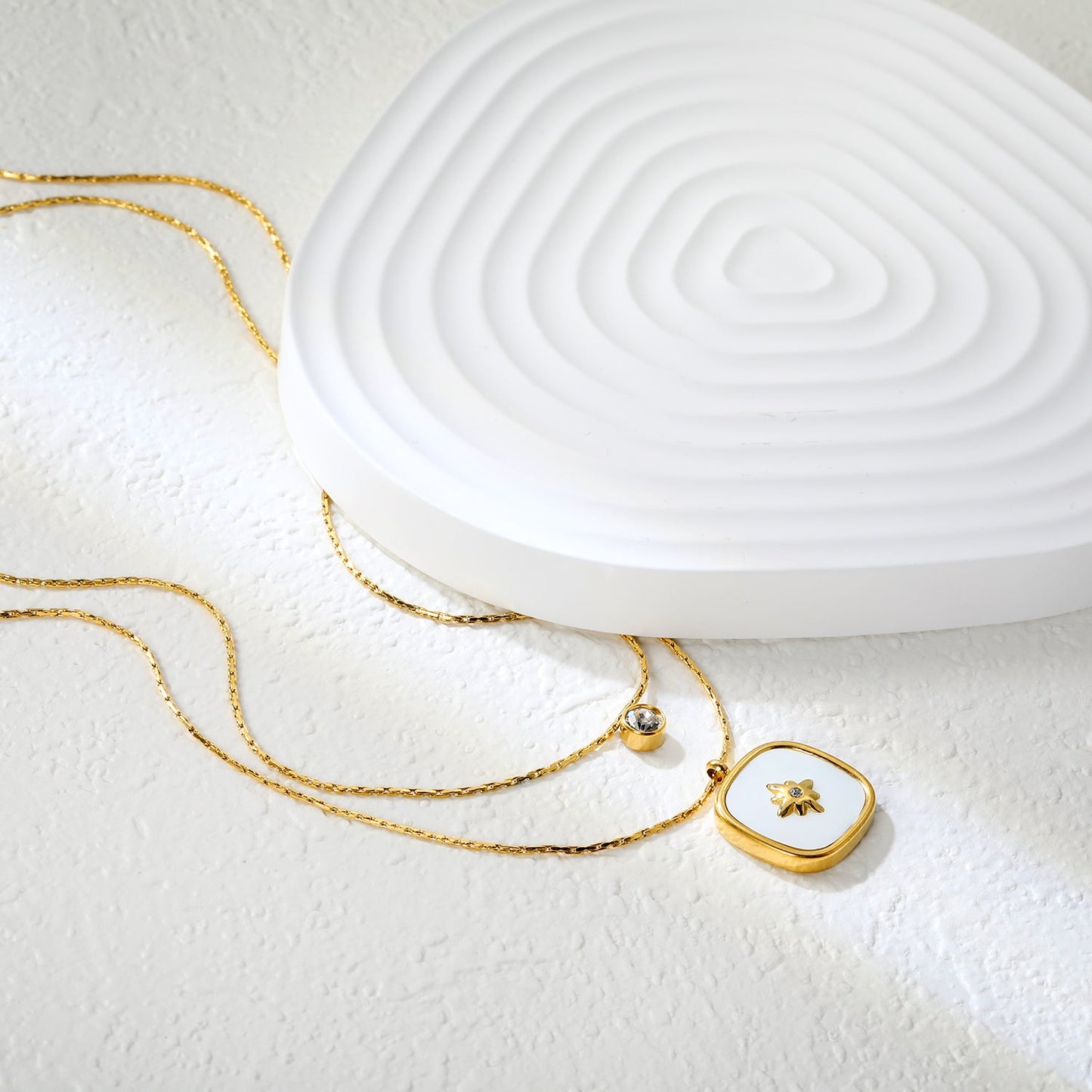 5mm cylindrical white diamond + 16mm square white diamond and white shell 0.9 hammer square chain 50+40+5cm + 6mm round tail tag double chain necklace gold