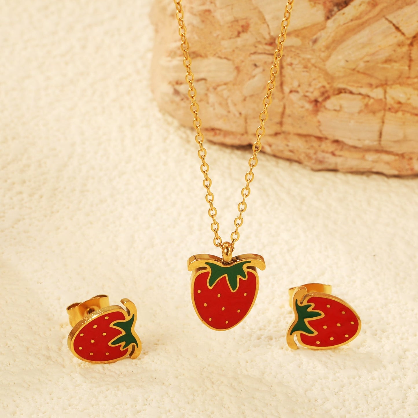 ???Strawberry with red oil drip accessories Set Steel color/golden 0.3 cross 40+5+6mm round plate Pendant: 10.7*13.5mm Earrings: 9*10mm